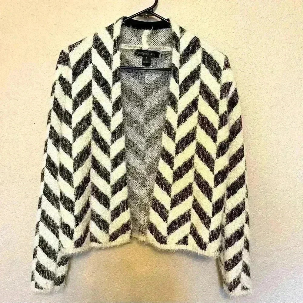 August Silk Women’s black & white chevron print cardigan sweater open front